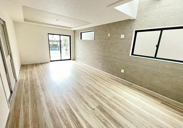 南向きのため明るい陽射しが射し込みます♪