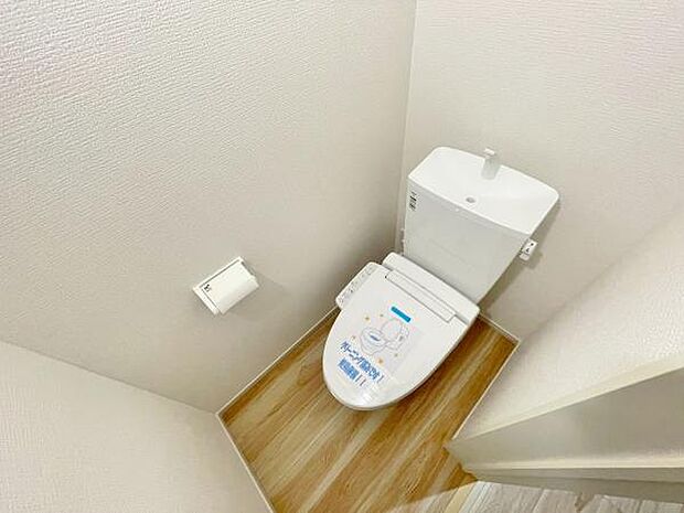 トイレには快適な温水洗浄便座付き