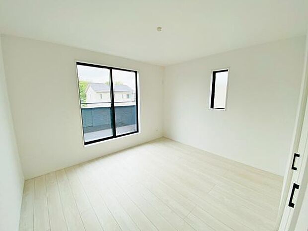 洋室 明るい洋室ではのんびりとお過ごしできます☆