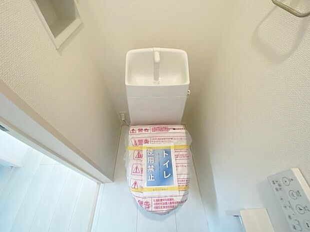 トイレ トイレには快適な温水洗浄便座付き