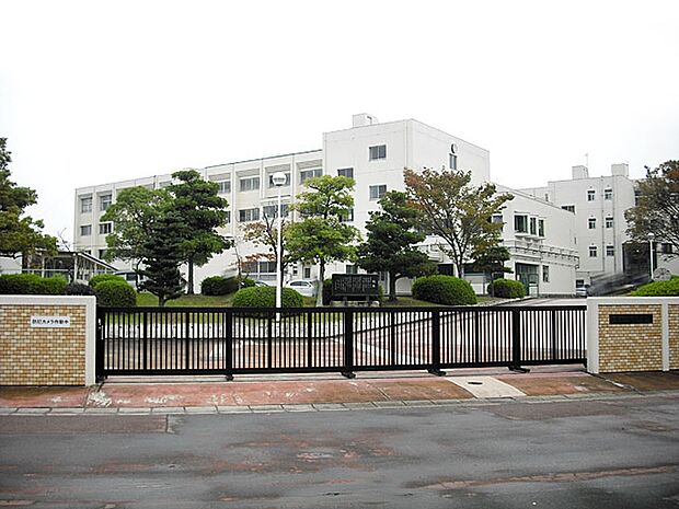 小牧市立桃陵中学校(1200m)