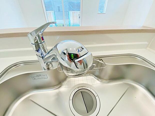浄水器付き水栓 蛇口をひねるとすぐにきれいなお水が使える蛇口一体型浄水器を設置