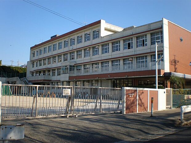 名古屋市立守山小学校(240m)