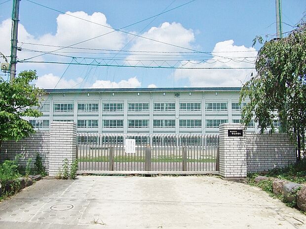 名古屋市立守山中学校(520m)