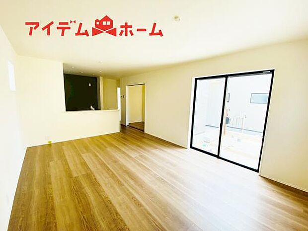 南向きのため明るい陽射しが射し込みます♪