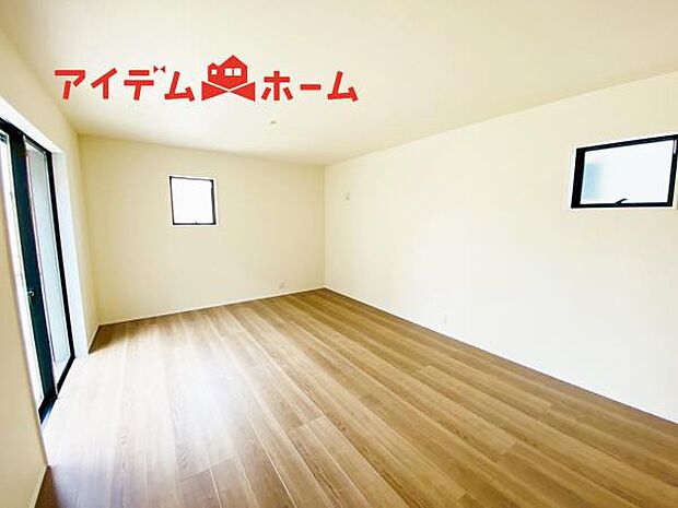 南向きのため明るい陽射しが射し込みます♪