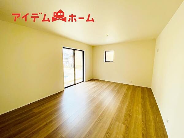 南向きのため明るい陽射しが射し込みます♪