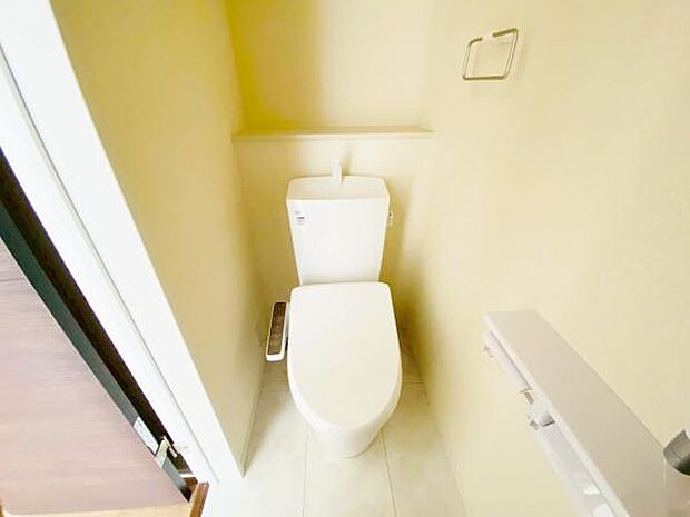 トイレ トイレには快適な温水洗浄便座付き