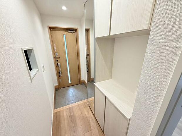 玄関収納 玄関横にシューズボックスがついているので、片付いた玄関がキープできます