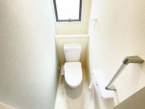 トイレ トイレには快適な温水洗浄便座付き