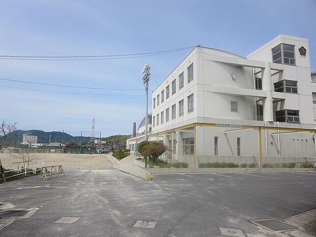 多治見市立陶都中学校(1710m)