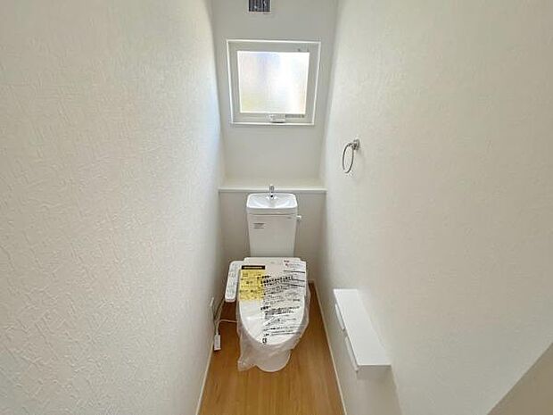 トイレ トイレには快適な温水洗浄便座付き
