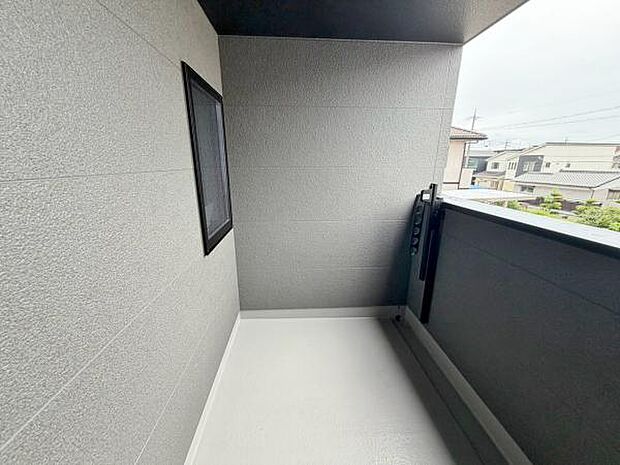 バルコニー 雨の日の洗濯物干しに便利なインナーバルコニー