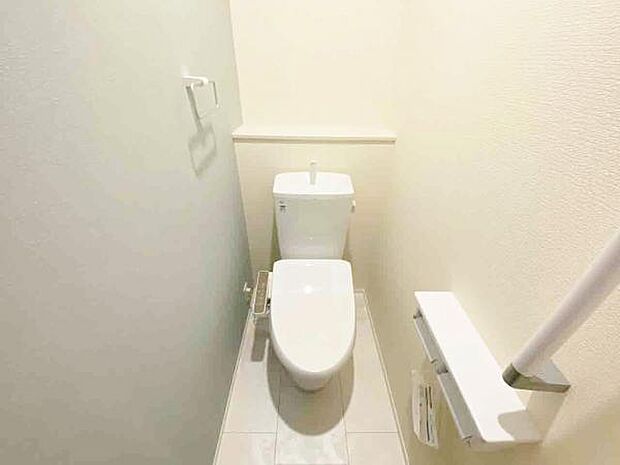 トイレ トイレには快適な温水洗浄便座付き