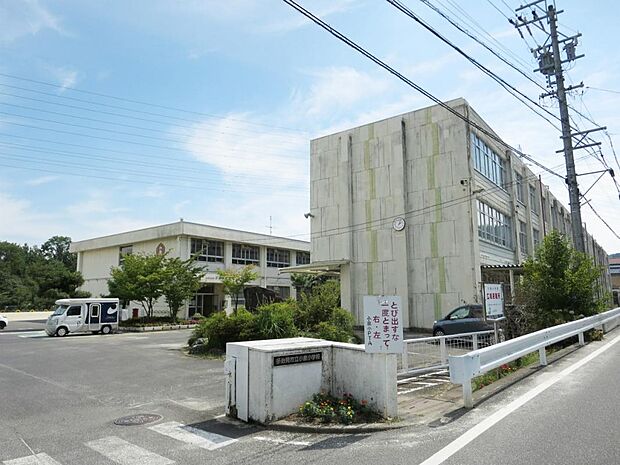 多治見市立小泉小学校（1590m）