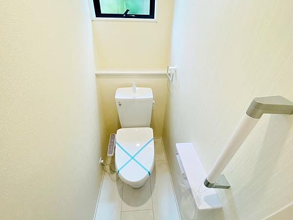 トイレ トイレには快適な温水洗浄便座付き