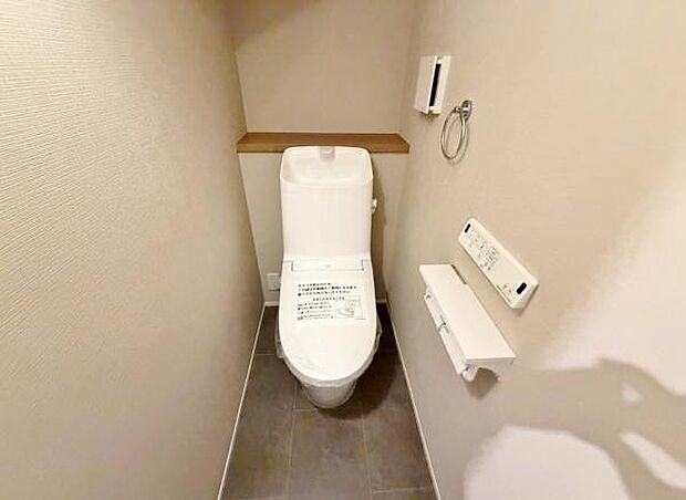 トイレ トイレには快適な温水洗浄便座付き 