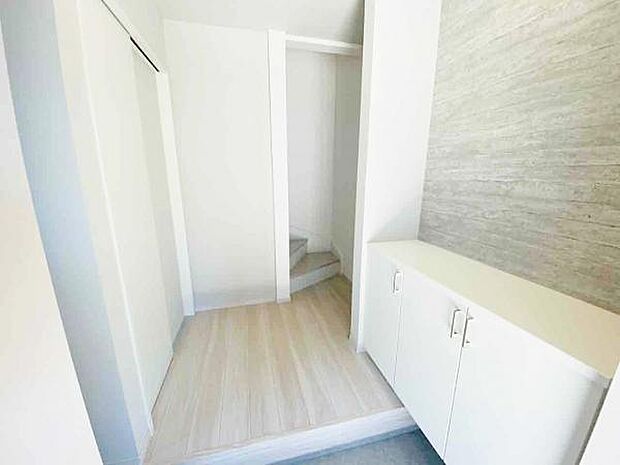 玄関収納 玄関横にシューズボックスがついているので、片付いた玄関がキープできます