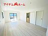 リビング/ダイニング：リビング 南向きのため明るい陽射しが射し込みます♪