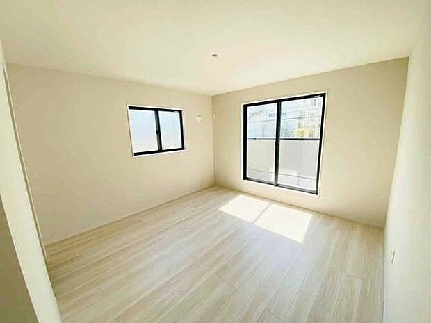 洋室 明るい洋室ではのんびりとお過ごしできます☆