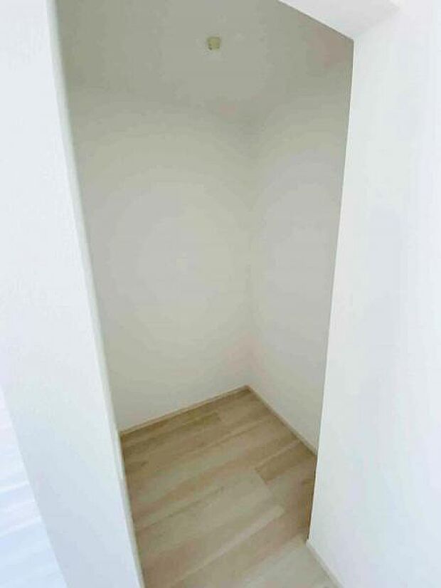 WIC スーツケースなど大きなものからバッグや帽子など小物類も保管できます。