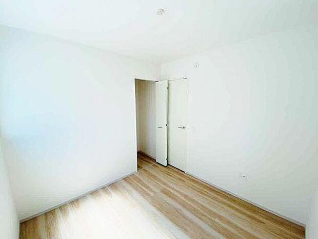 洋室 明るい洋室ではのんびりとお過ごしできます☆