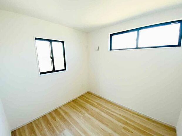 洋室 明るい洋室ではのんびりとお過ごしできます☆