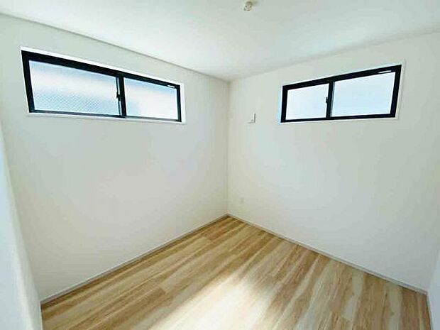 洋室 明るい洋室ではのんびりとお過ごしできます☆