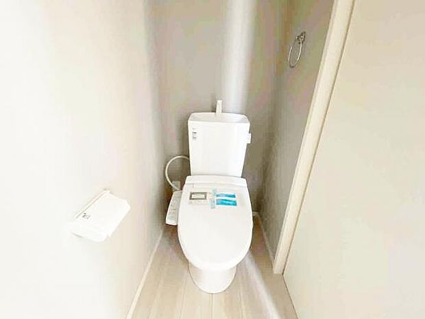 トイレ トイレには快適な温水洗浄便座付き