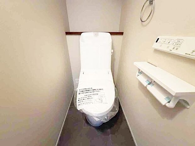 トイレ トイレには快適な温水洗浄便座付き