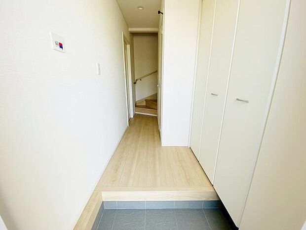 玄関収納 玄関横にシューズボックスがついているので、片付いた玄関がキープできます