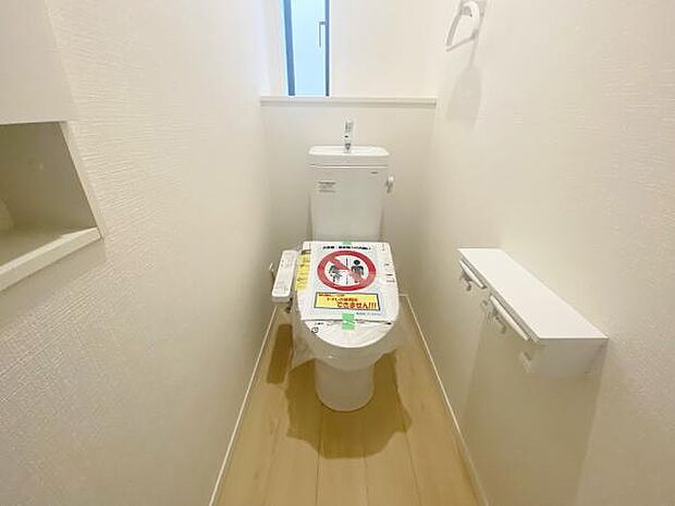 トイレ トイレには快適な温水洗浄便座付き