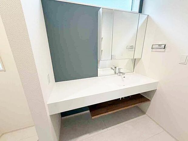 洗面 洗面からお化粧まで!忙しい朝の準備にぴったりな洗髪洗面化粧台付き