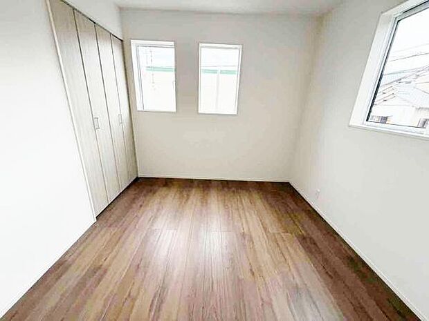 洋室 明るい洋室ではのんびりとお過ごしできます☆