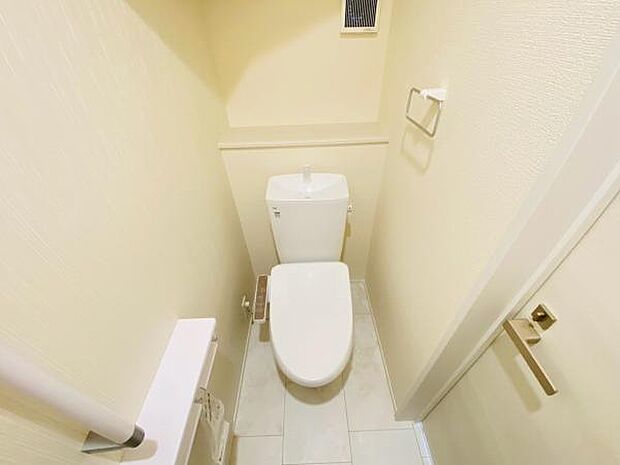 トイレ トイレには快適な温水洗浄便座付き