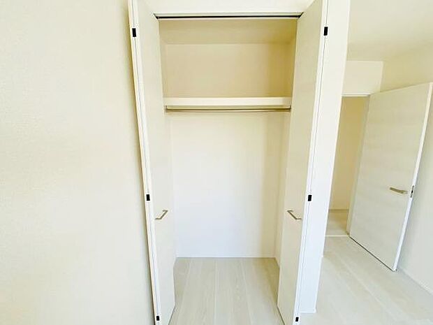 洋室 明るい洋室ではのんびりとお過ごしできます☆