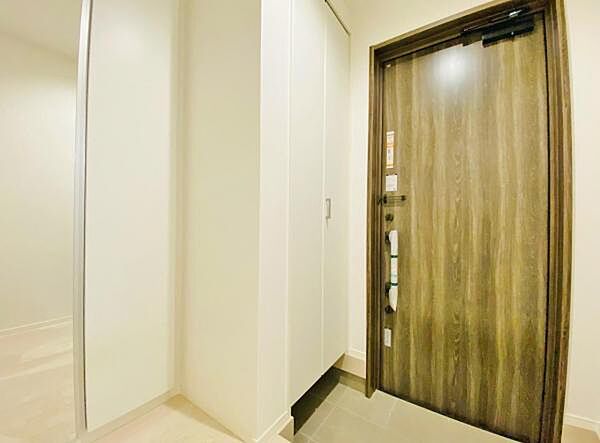 玄関収納 玄関横にシューズボックスがついているので、片付いた玄関がキープできます