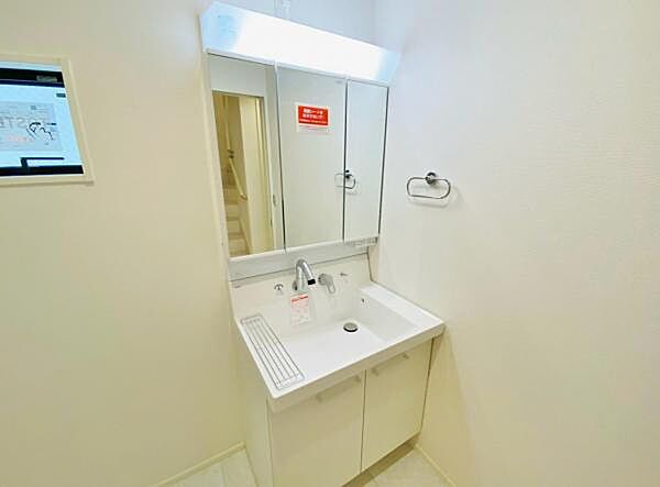 洗面 洗面からお化粧まで！忙しい朝の準備にぴったりな洗髪洗面化粧台付き