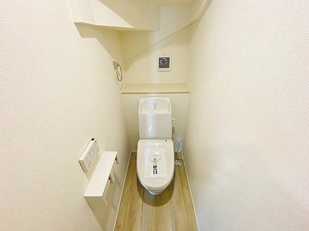 トイレ トイレには快適な温水洗浄便座付き