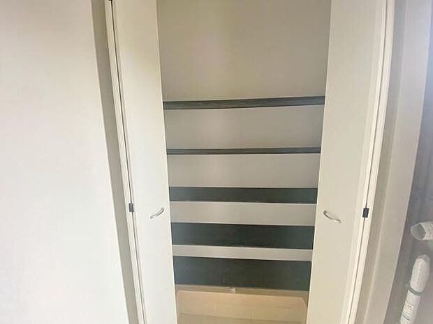 玄関収納 玄関横にシューズボックスがついているので、片付いた玄関がキープできます