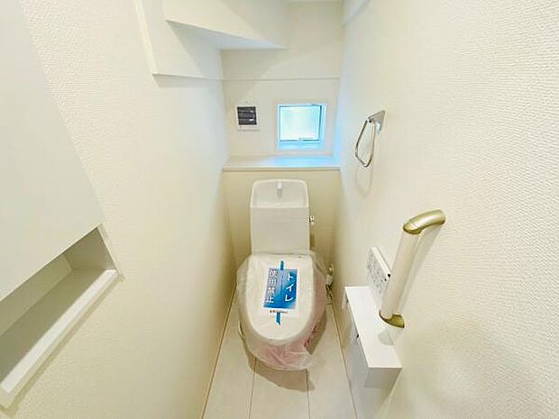 トイレ トイレには快適な温水洗浄便座付き