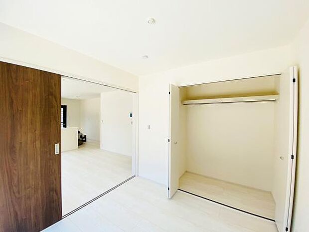 洋室 明るい洋室ではのんびりとお過ごしできます☆