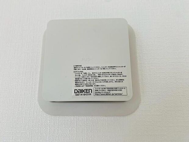 お部屋の中の空気を24時間循環・換気するシステムです。 きれいな空気を取り入れることができ、カビを発生させる結露や湿気を防ぐことに役立ちます。