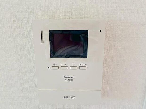 奥様やお子さんのみの在宅も安心。ボタンひとつで通話が可能です。 突然の来訪も時間帯に関係なく鮮明な画像で確認することが出来ます。