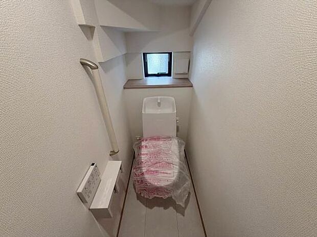 トイレ トイレには快適な温水洗浄便座付き 