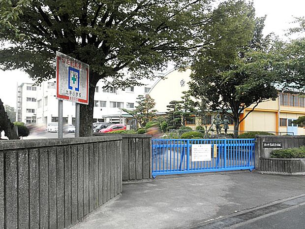 春日井市立大手小学校(320m)