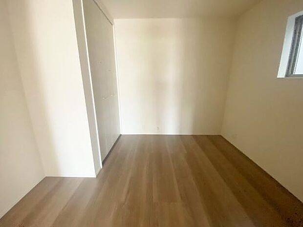 洋室 明るい洋室ではのんびりとお過ごしできます☆