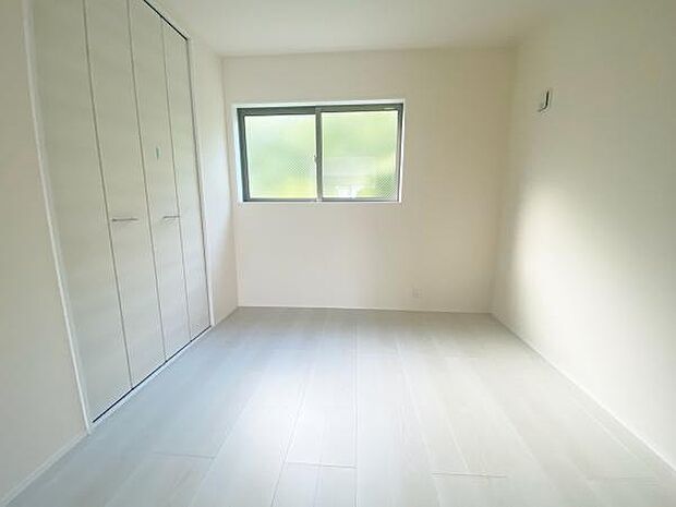 洋室 明るい洋室ではのんびりとお過ごしできます☆