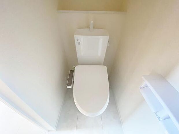 トイレ トイレには快適な温水洗浄便座付き