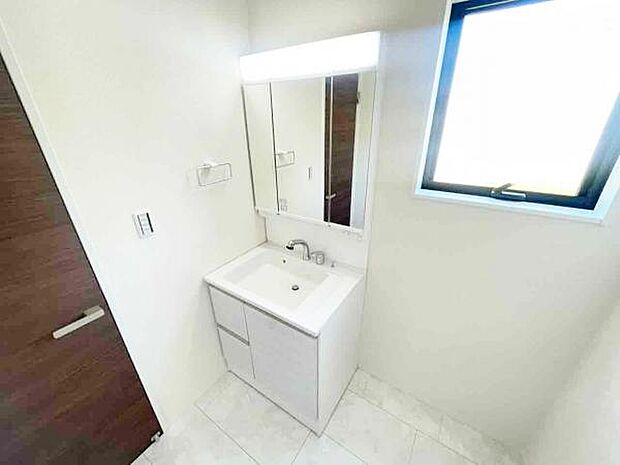 洗面 洗面からお化粧まで!忙しい朝の準備にぴったりな洗髪洗面化粧台付き